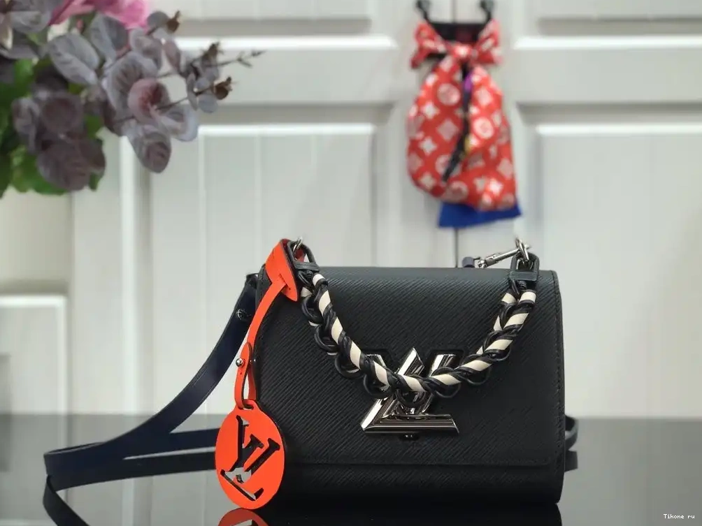 Affordable VUITTON LOUIS MM TWIST 0624